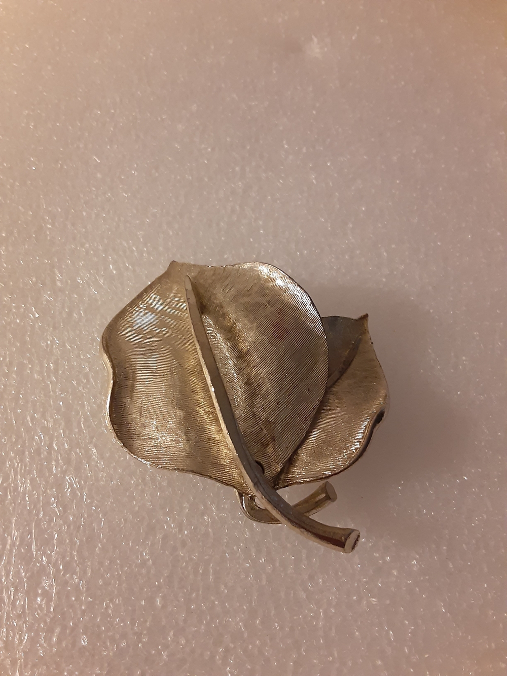 Vintage BSK Gold-Tone Leaf Brooch Pin - Elegant Womens Jewelry